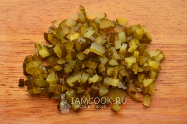 Нарезать огурцы