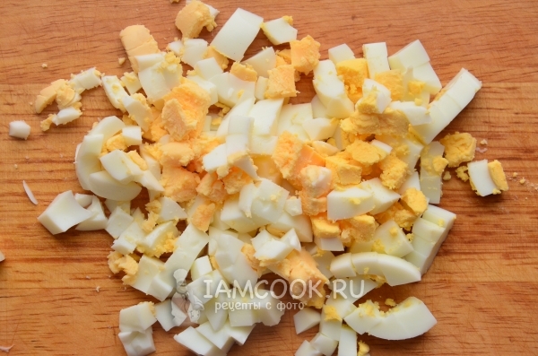 Порезать яйца