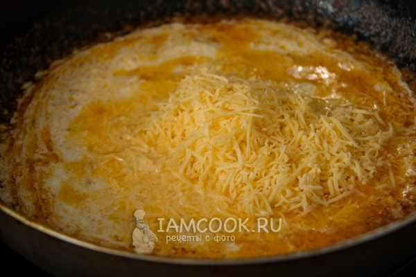 Положить сыр