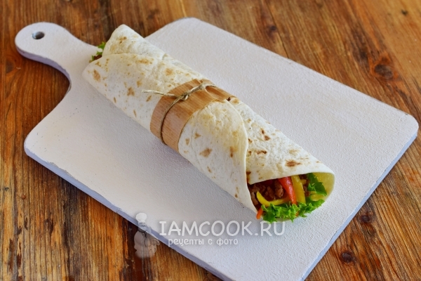 Бурито с фаршем и фасолью