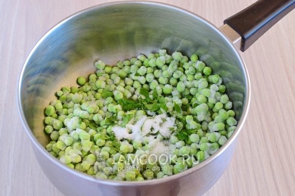 Всыпать соль и сахар