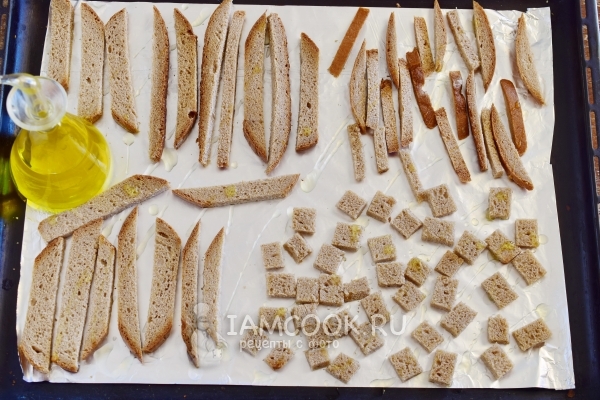 Сбрызнуть хлеб маслом