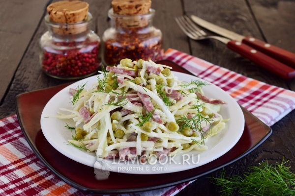 Рецепт салата с капустой, горошком и колбасой