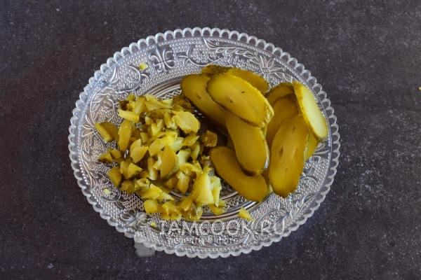 Порезать огурцы