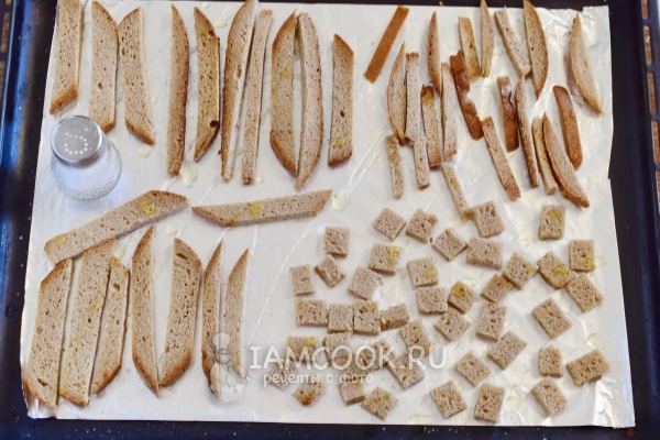 Посолить хлеб