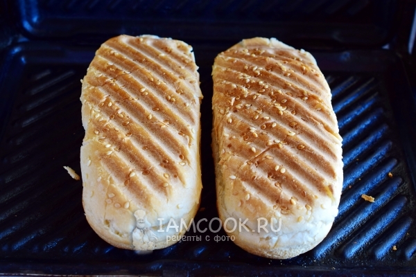 Обжарить булочки