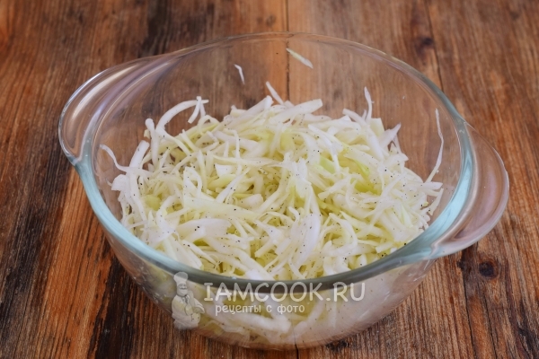 Помять капусту руками