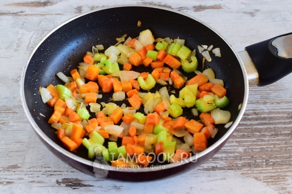 Обжарить овощи