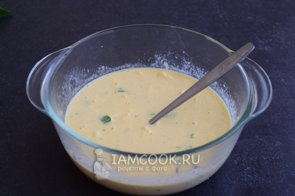 Размешать омлетную массу