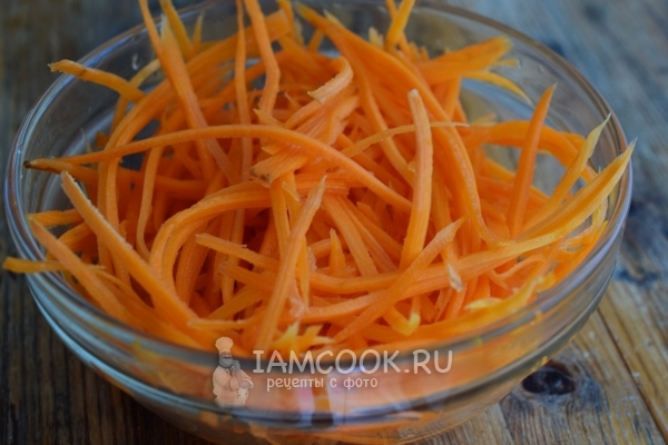 Натереть морковь
