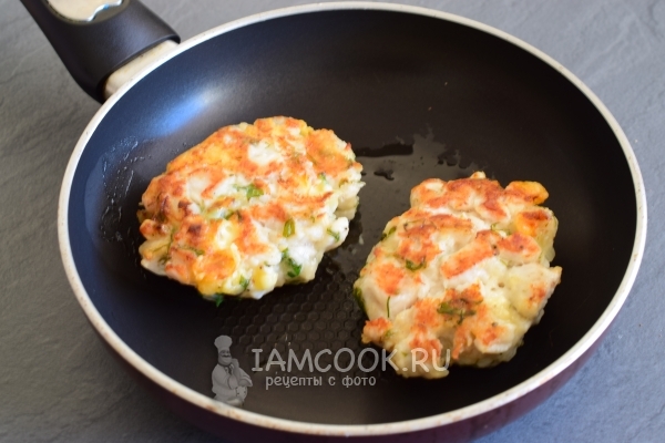 Жарим рубленые котлет из куриной грудки с сыром