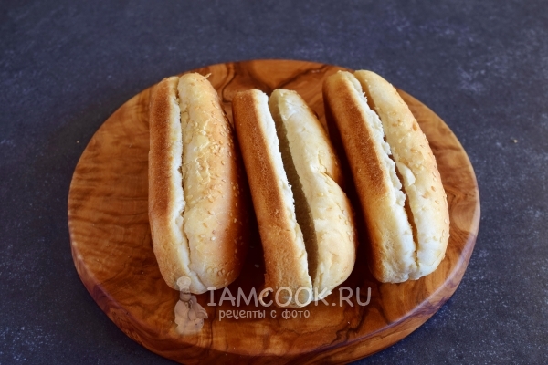 Разрезать булочку вдоль