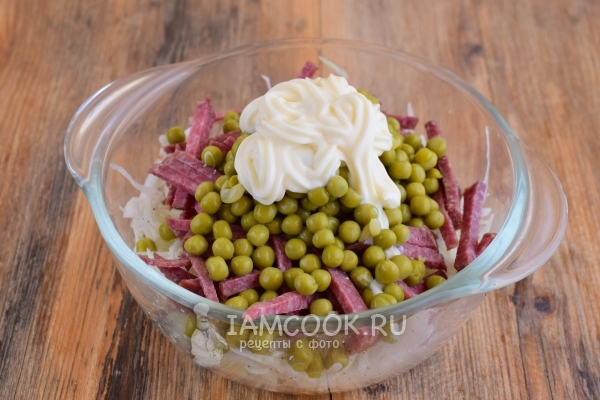 Положить майонез