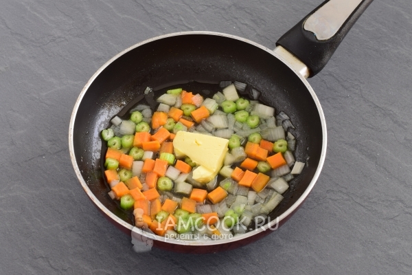 Положить к овощам масло