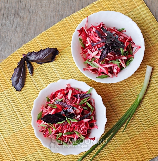 Фото салата из свежей свеклы, моркови и капусты