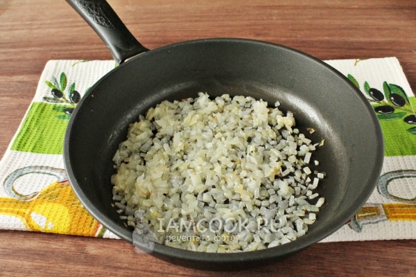 Обжарить лук