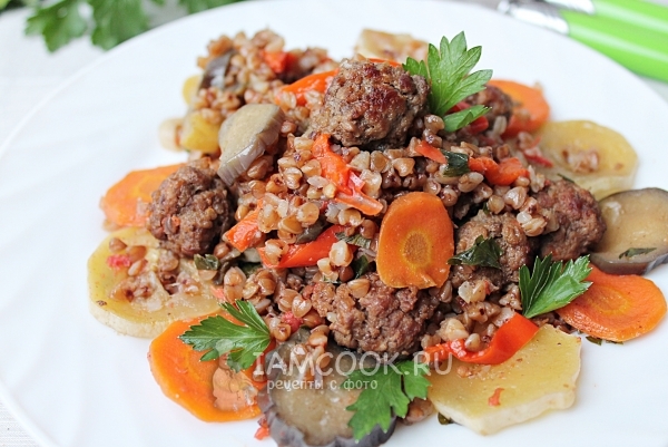 Гречка с фаршем и овощами