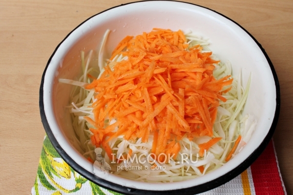 Натереть морковь