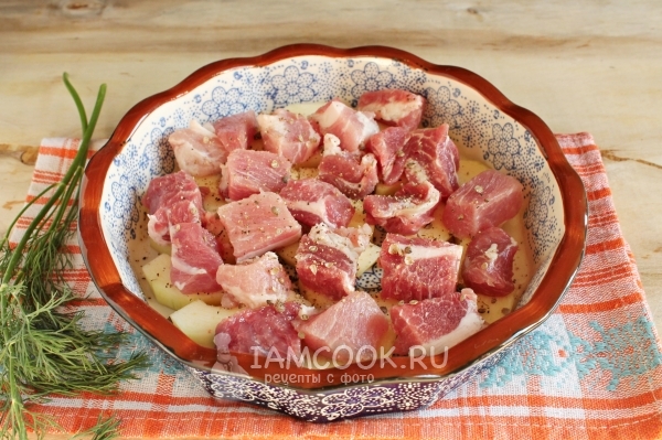 Положить мясо