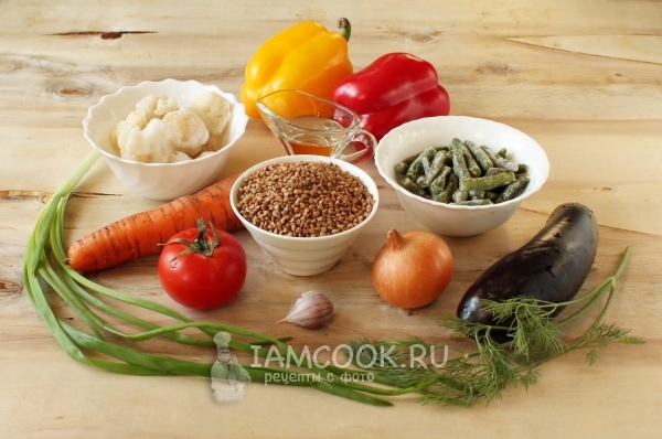 Ингредиенты для гречки с овощами на сковороде
