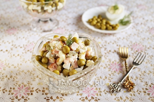 Фото салата с зелёным горошком и яйцом