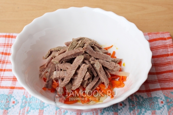 Положить говядину