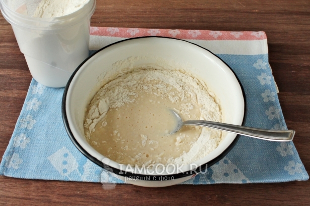 Всыпать муку