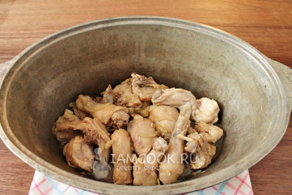 Обжариваем курицу