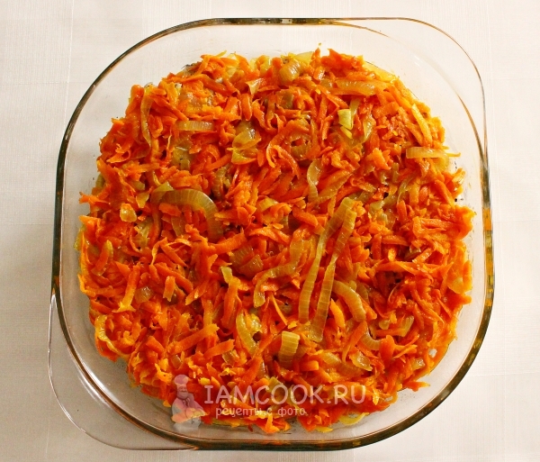 Положить слой овощей