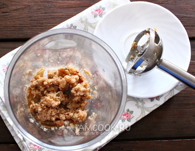 Пюрировать рыбу блендером