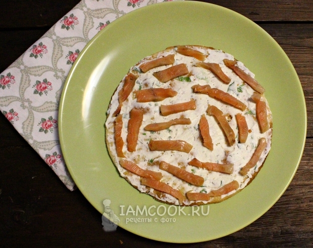 Положить кусочки рыбы