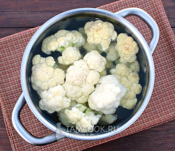 Положить капусту в воду