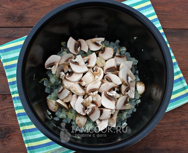 Положить грибы