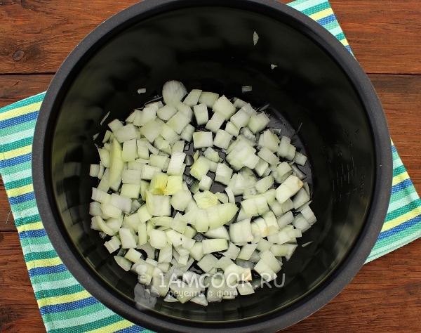 Обжарить лук