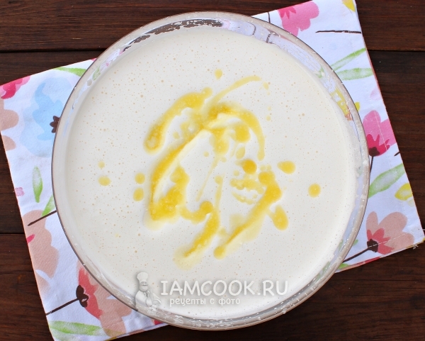 Влить масло