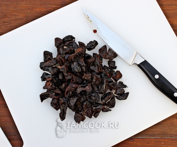 Порезать чернослив