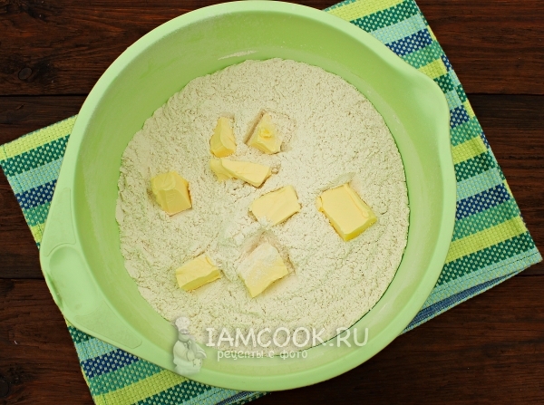 Положить масло