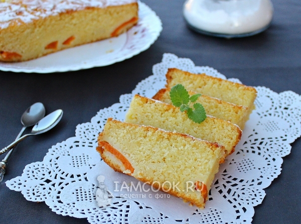 Фото пирога с консервированными абрикосами