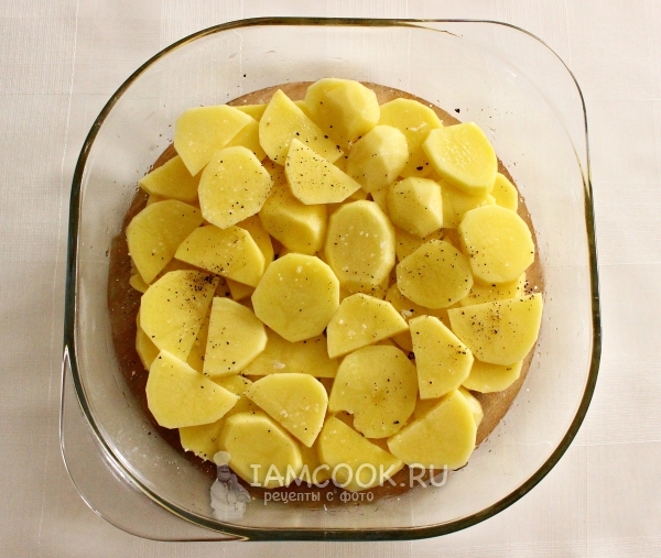 Посыпать солью и перцем