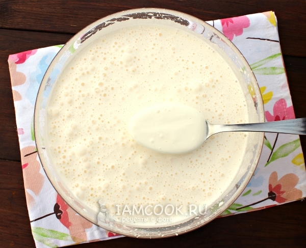 Положить сметану