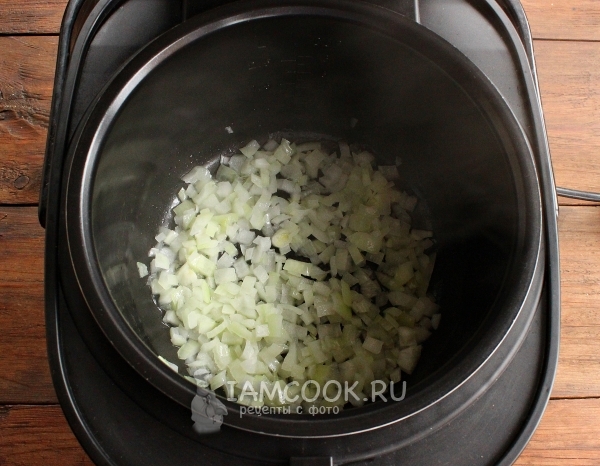 Обжарить лук