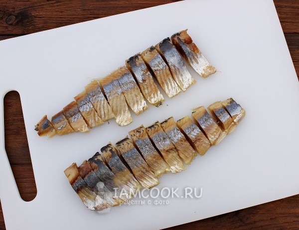 Порезать рыбу