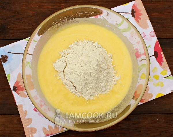 Всыпать муку