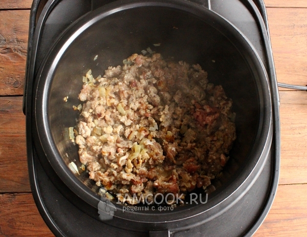 Положить фарш