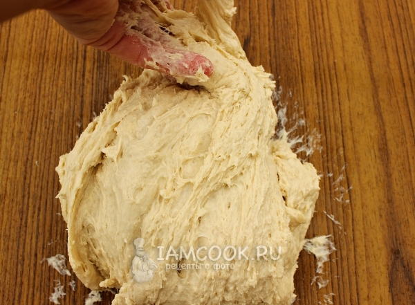 Сложить тесто пополам