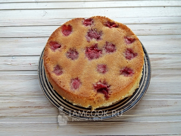 Бисквит с малиной