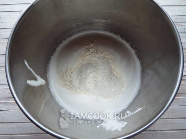 Всыпать муку