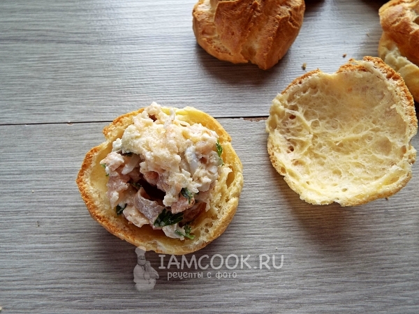 Наполнить профитроли начинкой