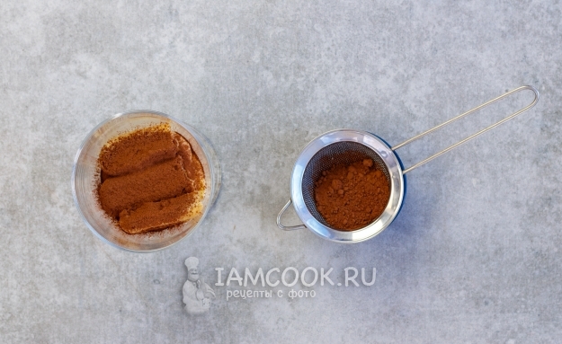 Посыпать какао