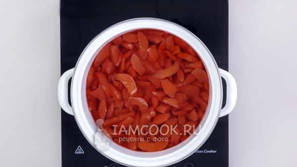 Проварить айву в отваре